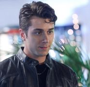 Doruk din serialul Totul pentru familia mea a petrecut Revelionul departe de Istanbul! Iată cum a fost surprins carismaticul actor Onur Seyit Yaran!